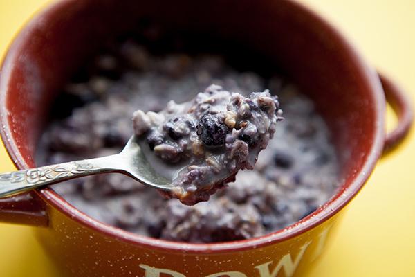 Sleep In & Eat Well: Quick Blueberry Peanut Butter Overnight Oats